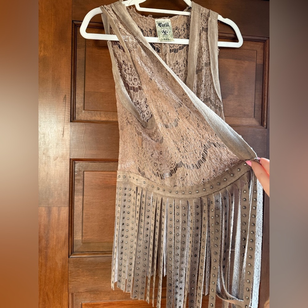 VOCAL WOMEN'S LACE STUDDED FRINGE VEST - Picture 4 of 6